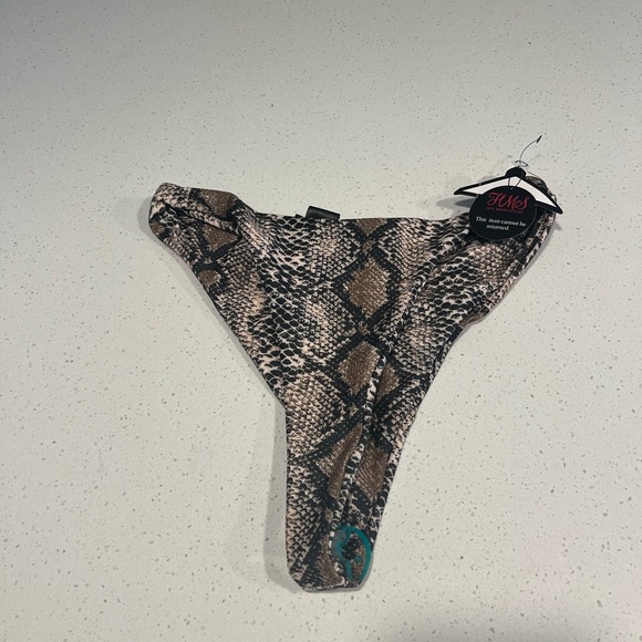 Hot Miami Styles BROWN SNAKE PRINT ONE SHOULDER JEWELED SCRUNCH BUTT BIKINI  S - Picture 6 of 6
